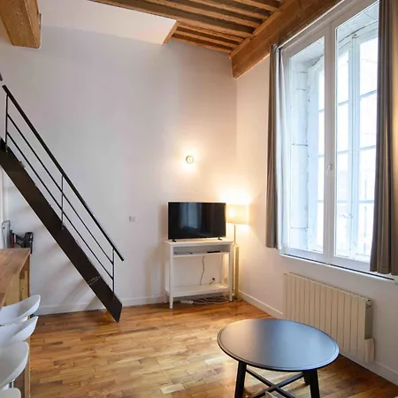 Bright & Peaceful Cocoon Perfect For 4 Lyon
